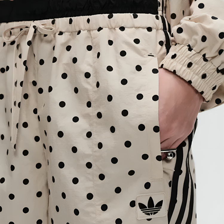 Conjunto deportivo de lunares